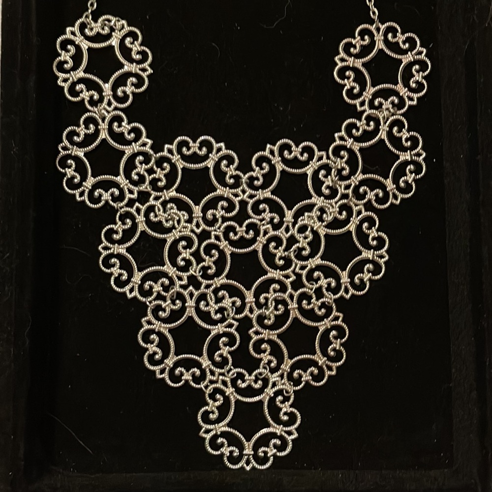 Beautiful The Limited necklace 🪬 - Picture 2 of 6